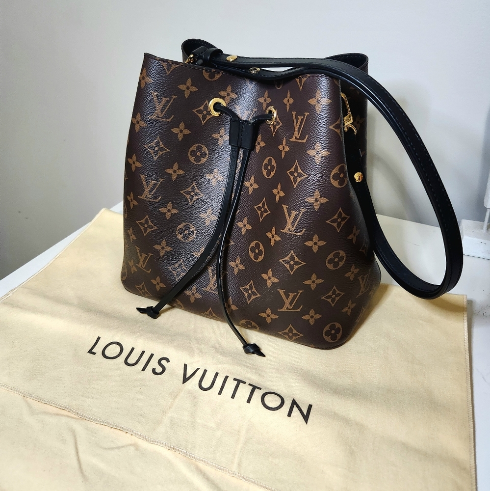 Louis Vuitton NÉONOÉ MM